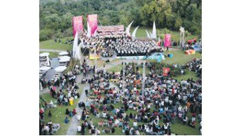 Alrededor de 700 niños y jóvenes protagonizaron el espectacular cierre de «Iguazú en Concierto», que en su segunda edición reunió grupos y solistas profesionales y amateurs de diversas partes del mundo.