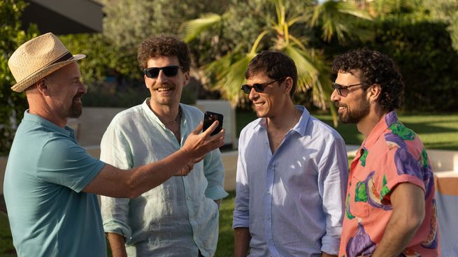 Reflections between laughs: the new Netflix comedy series that redefines modern masculinity