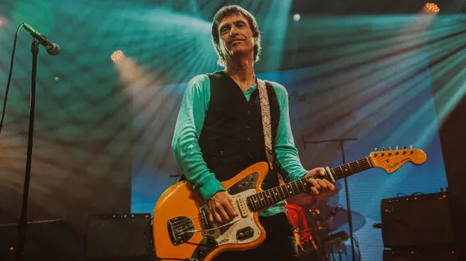 El histórico guitarrista vuelve a la Argentina a presentar su nuevo disco solista.