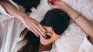 The confusion of the husband was recorded in a viral video after believing, by a joke of his wife, who had slept for two days in a row. The confusion of the husband was recorded in a viral video after believing, by a joke of his wife, who had slept for two days in a row.