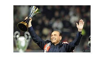 Berlusconi vuelve a ser el presidente del Milan.