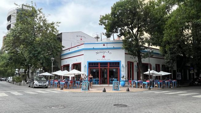 En Las Cañitas, la esquina de Báez y Arévalo refleja la vitalidad de un polo comercial a cielo abierto con fuerte impronta gastronómica y barrial