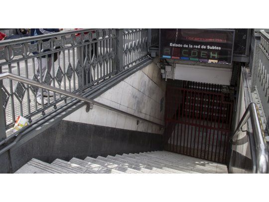 Metrodelegados anuncian paro escalonado en las seis líneas de subte