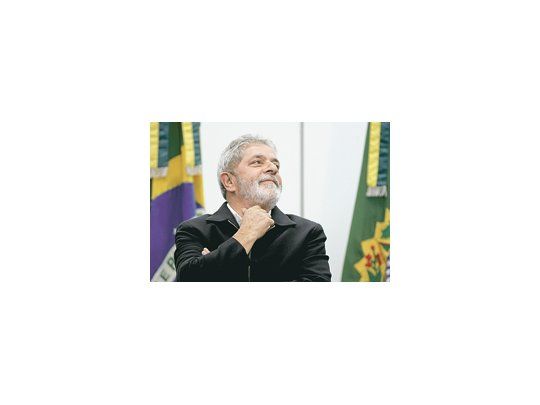 Luiz Inácio Lula da Silva afirmó en la entrevista que su Gobierno «no regala nada» a quienes más necesitan. Goza de alta popularidad dentro y fuera de Brasil.