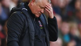 La Federación Inglesa multó duramente a Chris Wilder, el entrenador del Sheffield United, de la Premier League, por criticar el arbitraje de un partido y a un asistente que se comió un sándwich. 