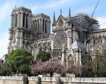 Francia decide la controvertida renovación de la catedral de Notre Dame