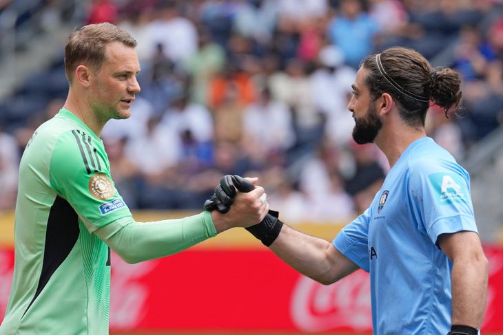 Thanks to football, Tracey was able to face a reference in his position such as Manuel Neuer. Thanks to football, Tracey was able to face a reference in his position such as Manuel Neuer.