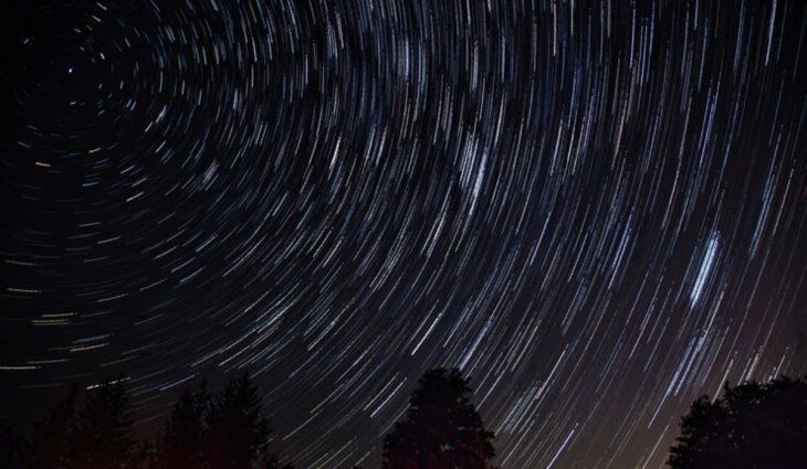 La lluvia de estrellas de meteoros Gemínidas podrá observarse desde Argentina. 