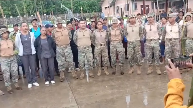 Militares retenidos por seguidores de Evo Morales.&nbsp;