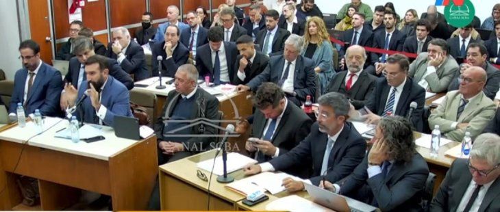 La acusación central se basa en la transferencia del 100% de las acciones de la firma Sattvica S.A. —poseedora de denominaciones como “El Diez”, “La Mano de Dios” y “Diego Maradona”— a las hermanas del ex capitán de la Selección, medida realizada sin la participación de los legatarios universales. La acusación central se basa en la transferencia del 100% de las acciones de la firma Sattvica S.A. —poseedora de denominaciones como “El Diez”, “La Mano de Dios” y “Diego Maradona”— a las hermanas del ex capitán de la Selección, medida realizada sin la participación de los legatarios universales.