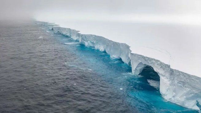 El icber A23a se encalló en el Océano Atlántico.