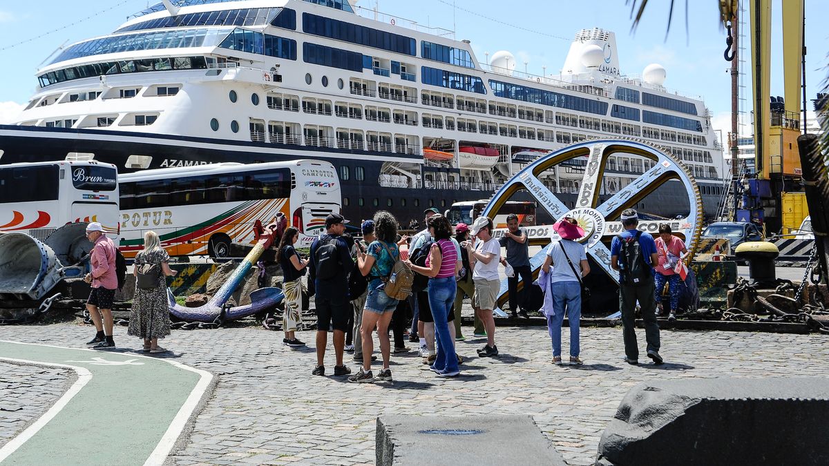 Uruguay once again receives 4 cruises on the same day