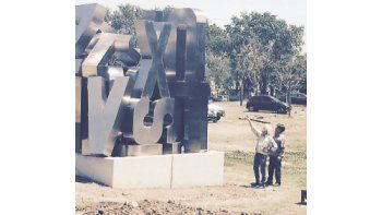 ámbito.com | “Alpha Mater”, la monumental obra escultórica de Leopoldo Maler, permanece oculto a la mirada del público y los expertos.