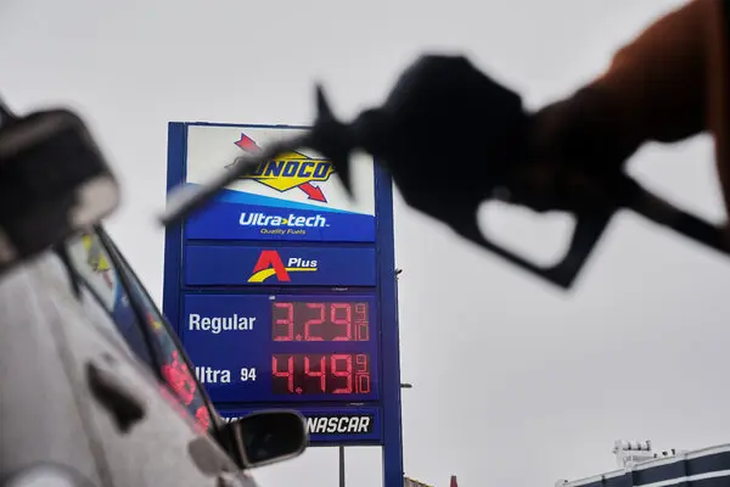 La tregua y las negociaciones entre Estados Unidos e Irán durante junio descomprimieron el precio del petróleo y contribuyeron a una caída del 12% en la gasolina, clave para el retroceso de la inflación mayorista.