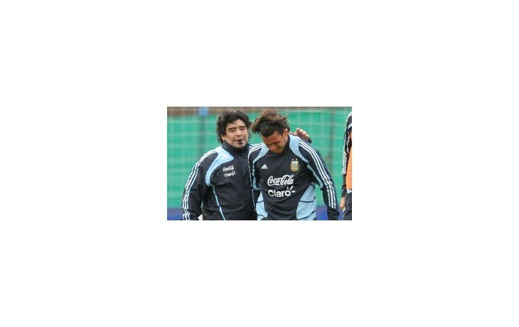 Maradona y Tevez en un entrenamiento de la Selección, cuando el 10 era entrenador del conjunto nacional.