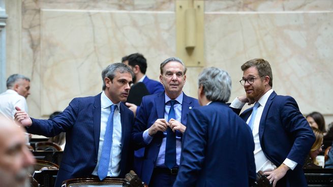 El diputado Guillermo Michel, junto con Miguel Ánguel Pichetto.