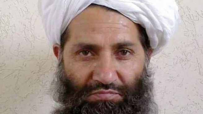 EL VERDADERO PODER. El mulá Haibatulá Ajundzada, líder del movimiento talibán, ya articula la formación de un Gobierno que restaurará en Afganistán la versión más extrema de la sharía, la ley islámica.