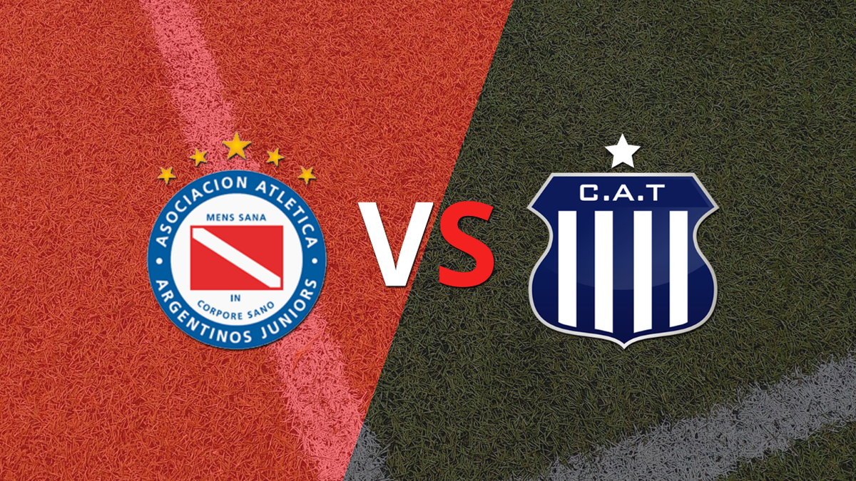 Starting whistle for the duel between Argentinos Juniors and Talleres