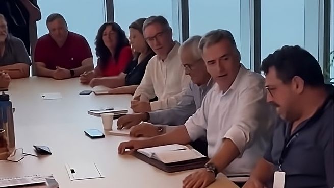 El presidente electo Yamandú Orsi recibió a las autoridades del PIT-CNT.