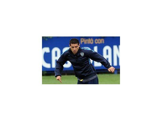 Riquelme volvió a hacer fútbol y marcó un gol en la última práctica.