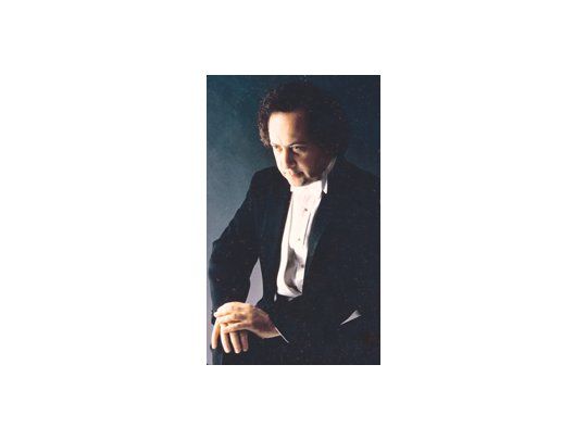 El legendario director uruguayo José Serebrier dirigió a la Orquesta Nacional Rusa en la apertura de la temporada musical de Amijai.
