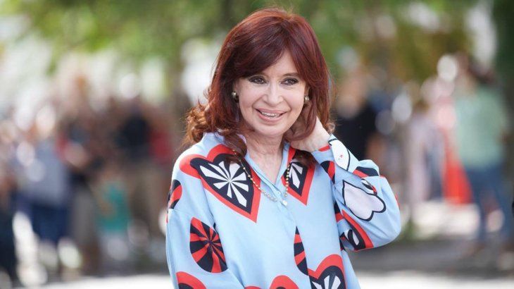 La vicepresidenta Cristina Fernández aseguró que hay que volver a retomar un modelo de producción y empleo y advirtió que no hay plata para pagar lo que el FMI pide. 