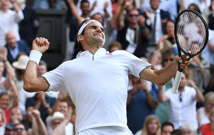 La alegría de Federer. A días de cumplir 38 años, llegó a su 12° final en Wimbledon. Buscará su noveno trofeo.