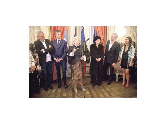 Laurent Cantet, el embajador de Francia Jean-Pierre Azvazadourian, Mirtha Legrand, Graciela Borges y Lambert Wilson en la presentación del festival “Les Avants-Premières”.