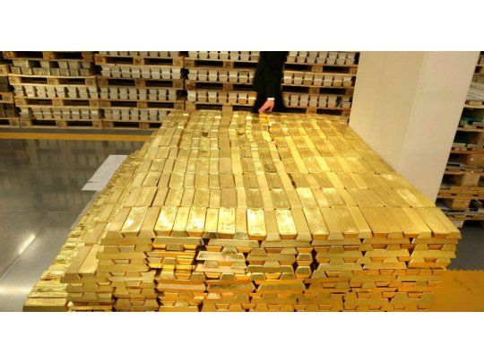 El oro avanzó un 0,4% y cerró a u$s 1.212,80