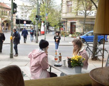 Berlín reabre bares y restaurantes al aire libre