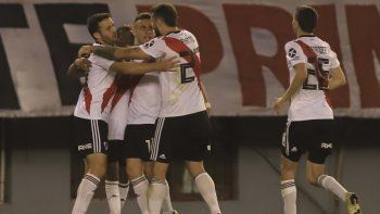 baile, goles y clasificacion: river aplasto a aldosivi y es el primero en llegar a cuartos