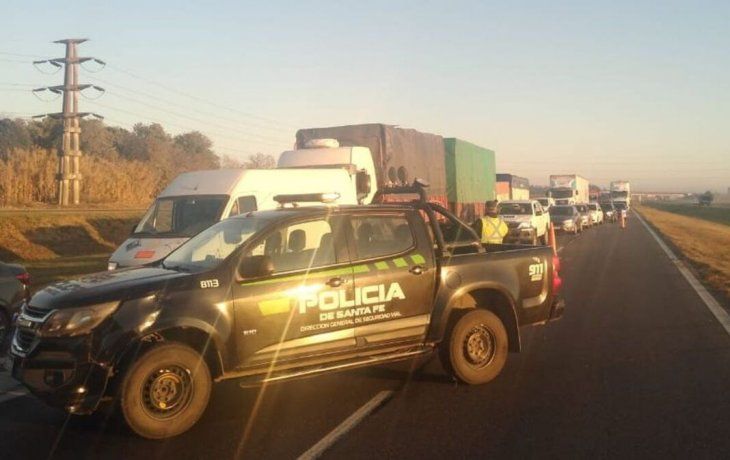 tragedia en la autopista rosario-buenos aires: mueren dos personas en un choque en cadena