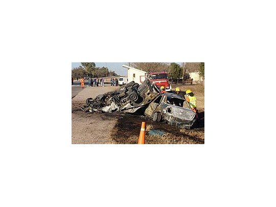 Los autos quedaron totalmente calcinados.