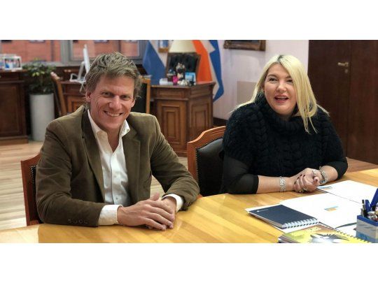 El director de Arba, Gastón Fossati, y la gobernadora de Tierra del Fuego, Rosana Bertone.
