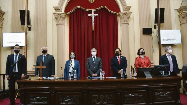 impulso. El gobernador Gustavo Sánez estuvo presente ayer en el primer encuentro de la Asamblea Constituyente y destacó que “se trata de un cambio histórico para reformar el sistema político”.