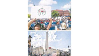 Los trabajadores de una empresa avícola se manifestaron por el centro porteño durante toda la tarde de ayer. Hoy también harán un piquete en el ingreso al aeropuerto de Ezeiza.