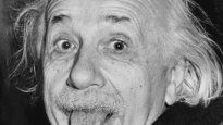 Sacar la lengua, su significado según la psicología.