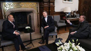El presidente Mauricio Macri acompañado por su compañero de fórmula, Miguel  Angel Pichetto, y el senador nacional por San Luis,&nbsp;Adolfo Rodríguez Saá.