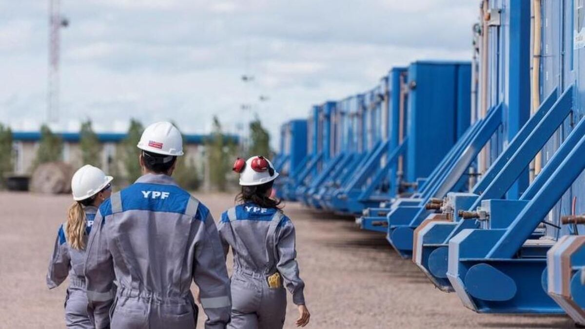 YPF banned the import of fuels of Russian origin
