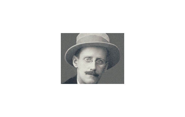 Según escribe Gordon Bowker en una biografía que aparece al cumplirse 70 años de la muerte de James Joyce, el escritor se sentía «asfixiado por el catolicismo» de su patria.