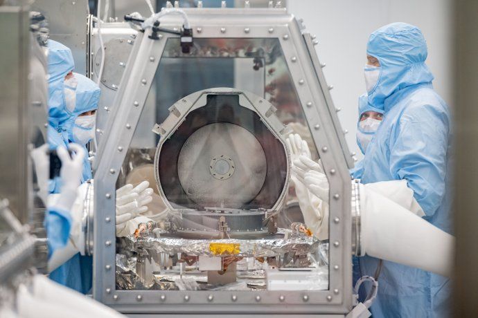 Los ingenieros de la NASA estuvieron tres meses para abrir la capsula.