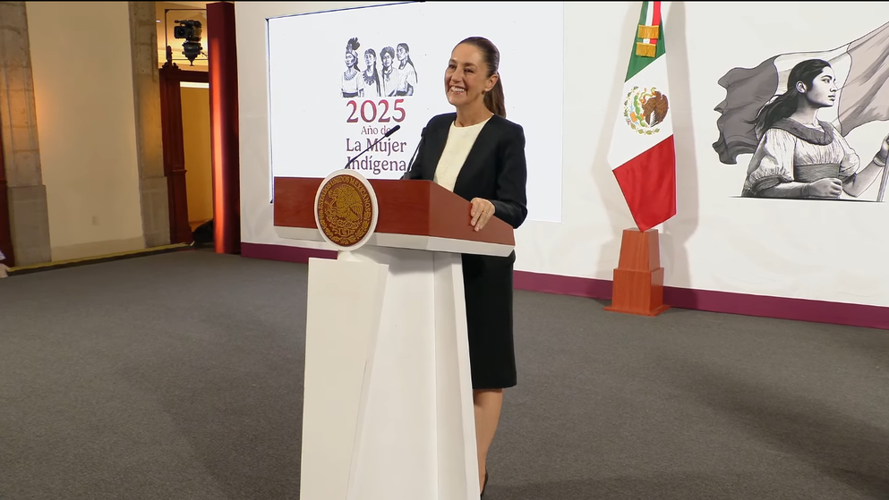 Claudia Sheinbaum brinda una nueva Mañanera del Pueblo.