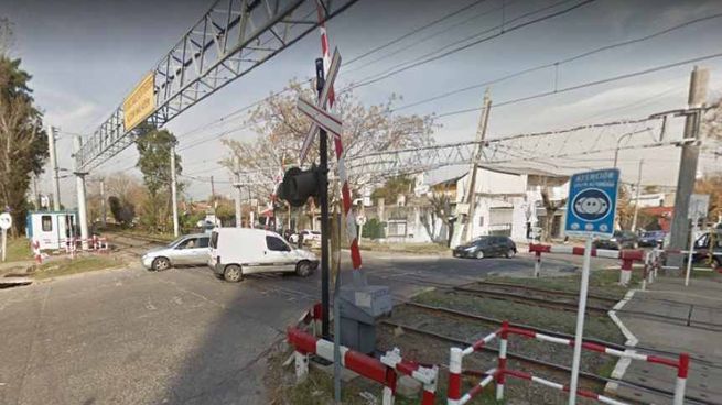 Paso a nivel de la calle Primera Junta en Quilmes.
