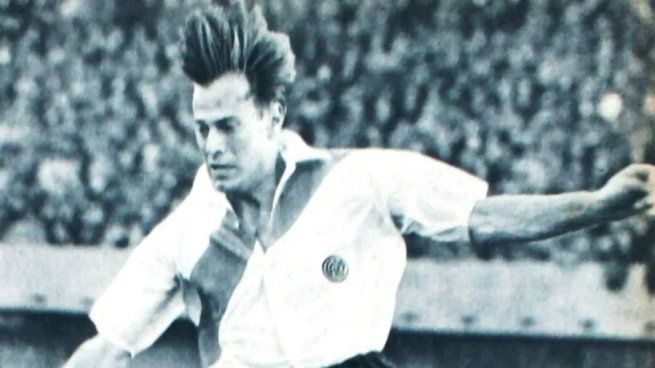 El delantero comenzó el partido en la tribuna y se transformó en el máximo goleador de la jornada.