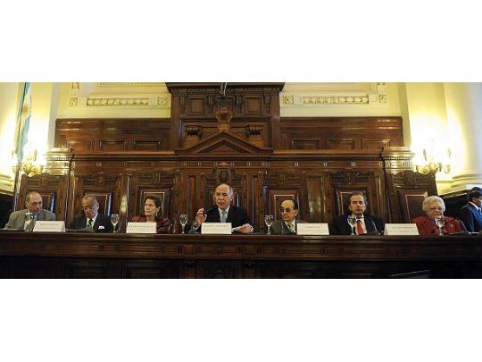 La Corte declaró constitucional la Ley de Medios: Clarín debe desinvertir ya