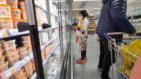 En el comparativo interanual, la caída de ventas de productos lácteos fue del 23,5%.