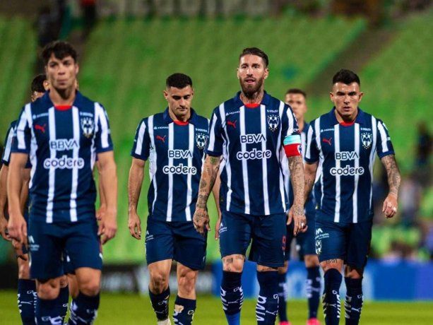 La imagen del fracaso. Los jugadores de Monterrey dejan el campo de juego tras empatar 2-2 ante Vancouver Whitecaps y quedar eliminados en los octavos de final de la Concacaf Champions Cup.