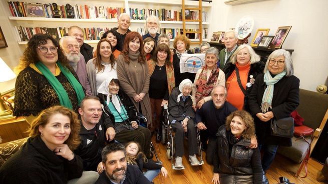 Cristina recibió el apoyo en su casa de referentes de organismos de Derechos Humanos. 