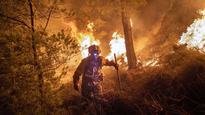 Los incendios forestales que azotan a Madrid obligaron a 70.000 personas a evacuar, mientras Francia vive algo similar.