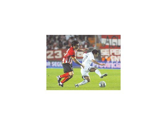 Gareca podría tener a disposición a Moralez, quien está mucho mejor de la lesión muscular que le impidió completar el cotejo ante la Liga en Quito.